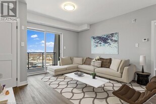 5002 King St in Lincoln, ON - Building Photo