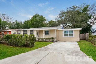 10014 N Oklawaha Ave, Unit 4C in Tampa, FL - Building Photo