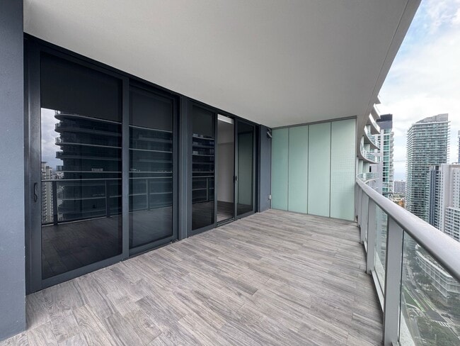 1010 Brickell Ave in Miami, FL - Foto de edificio - Building Photo