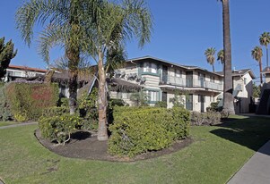 1739 W Ball Rd in Anaheim, CA - Building Photo
