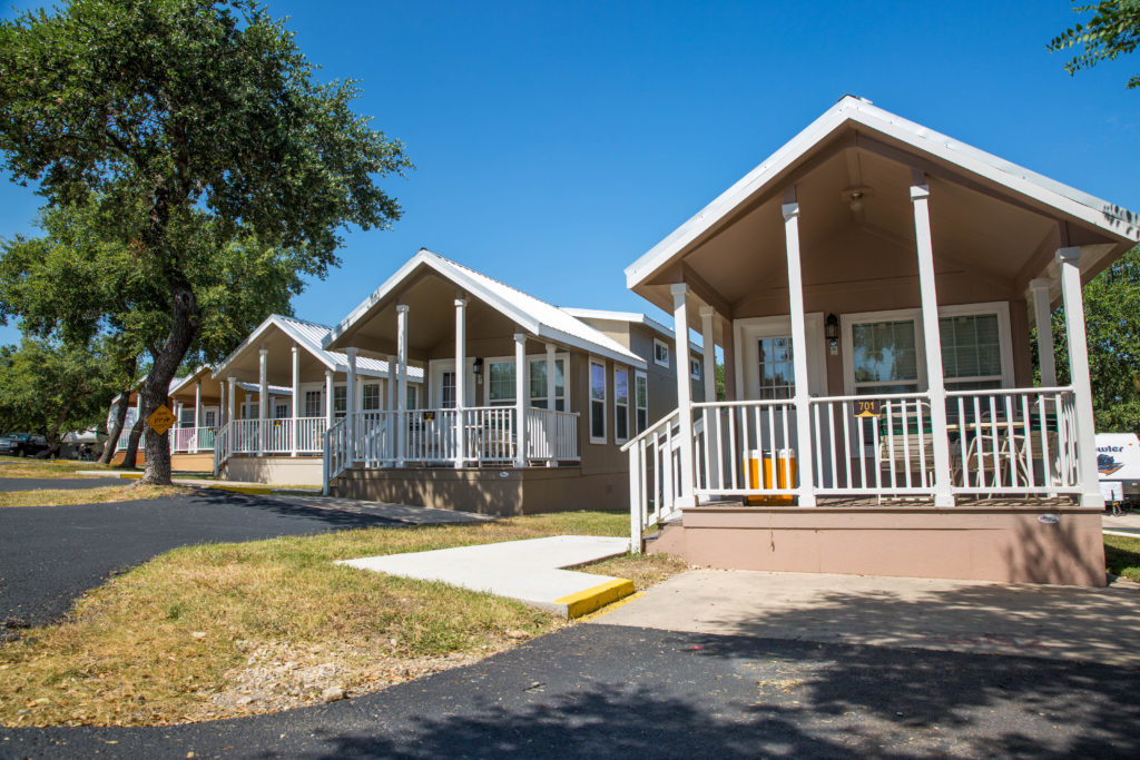 Blazing Star RV Resort in San Antonio, TX - Foto de edificio