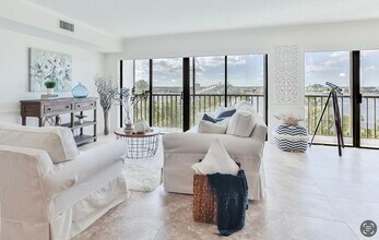 944 Peninsula S Dr, Unit 501 in Daytona Beach, FL - Foto de edificio - Building Photo