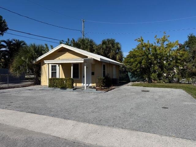 property at 400 Metcalf Ct