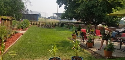 2919 Summers Ln, Unit Front house in Klamath Falls, OR - Foto de edificio - Building Photo