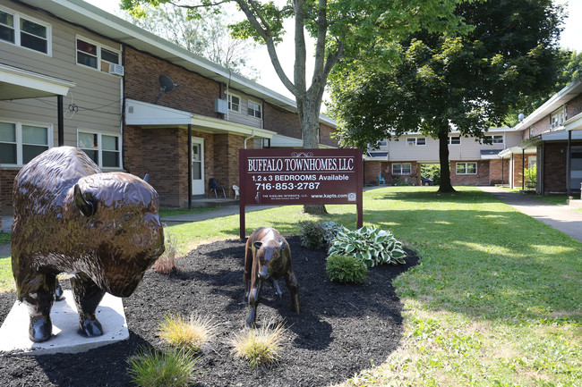 Delsan Court Townhomes in Buffalo, NY - Building Photo - Building Photo