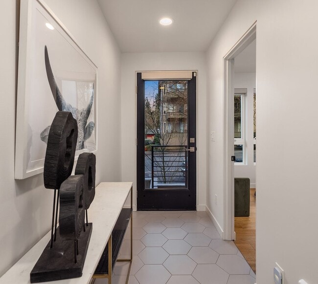 9709 Roosevelt Way NE in Seattle, WA - Building Photo - Building Photo