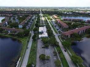 12500 SW 5th Ct in Pembroke Pines, FL - Foto de edificio - Building Photo