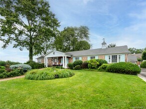 21 Secor Dr in Port Washington, NY - Building Photo - Building Photo