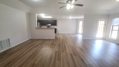 5411 Cypress Creek in Kingsville, TX - Building Photo - Building Photo