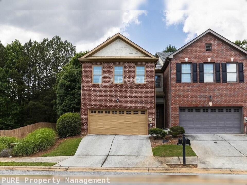 5905 Oakbrook Lake Ct in Norcross, GA - Building Photo