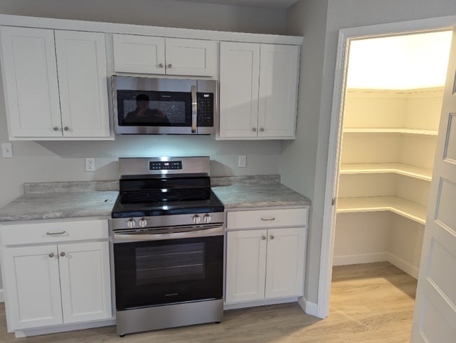 512 Doe Run, Unit Unit A in Jefferson City, MO - Building Photo - Building Photo