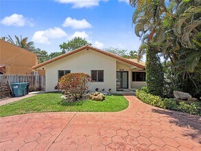 6714 N Waterway Dr in Miami, FL - Building Photo - Building Photo