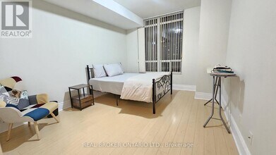 3880 Duke of York Blvd in Mississauga, ON - Building Photo - Building Photo