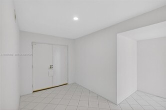 600 Grapetree Dr in Key Biscayne, FL - Building Photo - Building Photo