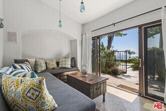 27355 CA-1 in Malibu, CA - Building Photo - Building Photo