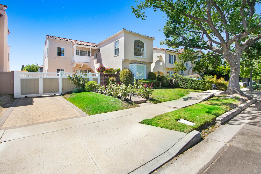 7946 4th St in Los Angeles, CA - Building Photo