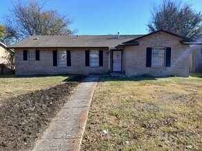 7840 Mirage Valley Dr in Dallas, TX - Building Photo - Building Photo