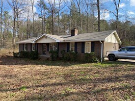 75 Red Oak Dr in Newnan, GA - Building Photo