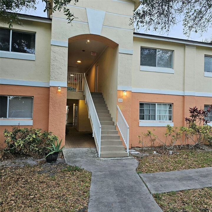 3700 N 56th Ave, Unit 1005 in Hollywood, FL - Foto de edificio