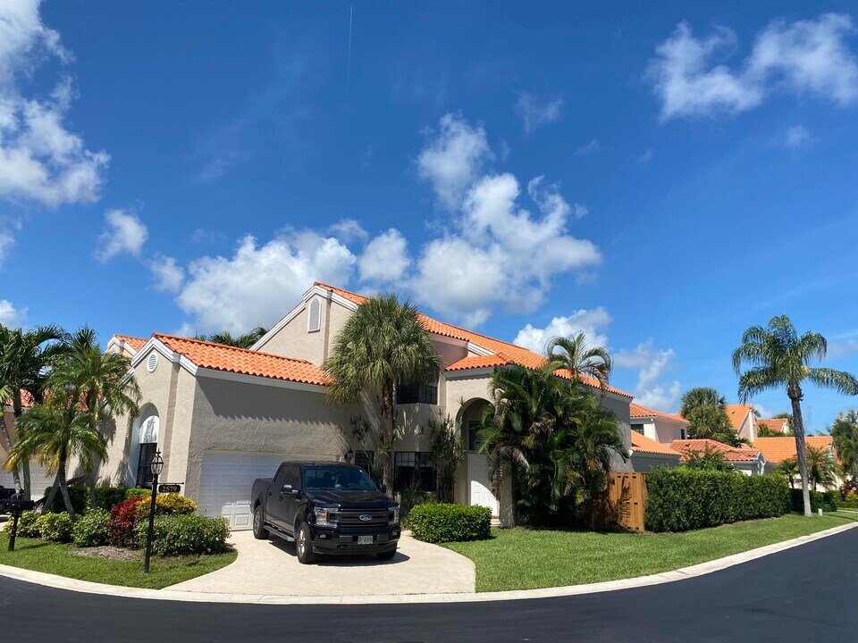 2579 La Lique Cir in West Palm Beach, FL - Building Photo