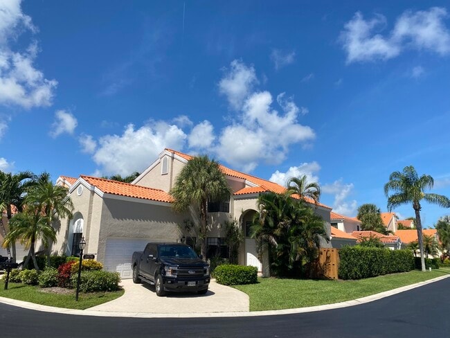 property at 2579 La Lique Cir