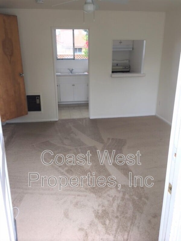 2072 Diamond St in San Diego, CA - Building Photo - Building Photo
