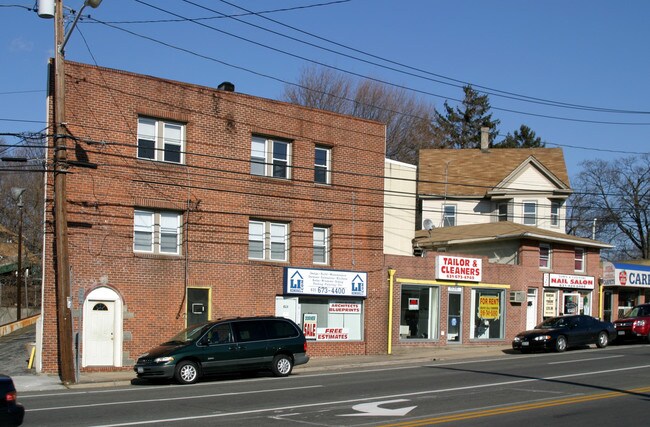 826-828 New  York Ave in Huntington, NY - Building Photo - Building Photo