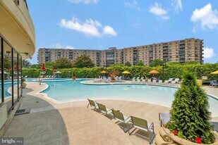 8370 Greensboro Dr in McLean, VA - Building Photo