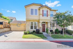 704 Moore Way in Folsom, CA - Building Photo