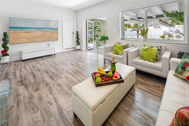 1460 Marseille Dr in Miami Beach, FL - Building Photo - Building Photo