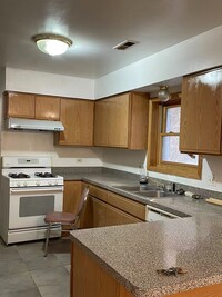 2727 W 37th Plz, Unit Basement in Chicago, IL - Building Photo - Building Photo