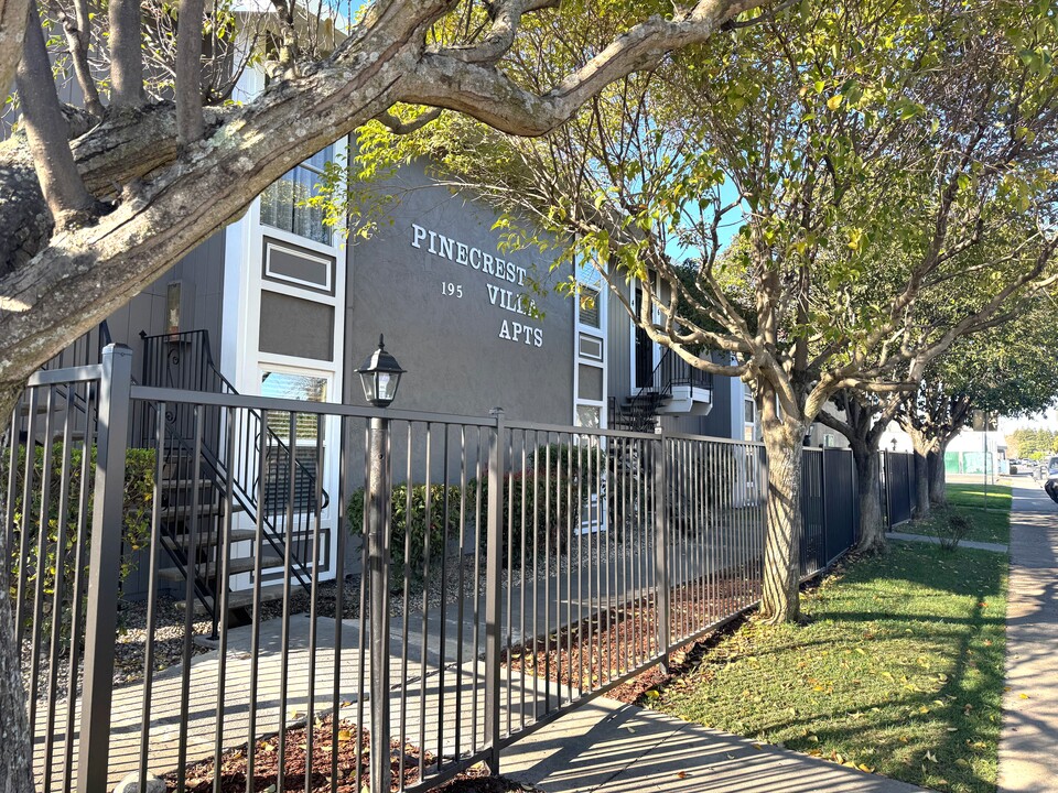 Pinecrest Villas in Fairfield, CA - Foto de edificio