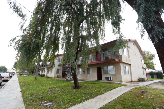 Park Place Apartments in Delano, CA - Foto de edificio - Building Photo