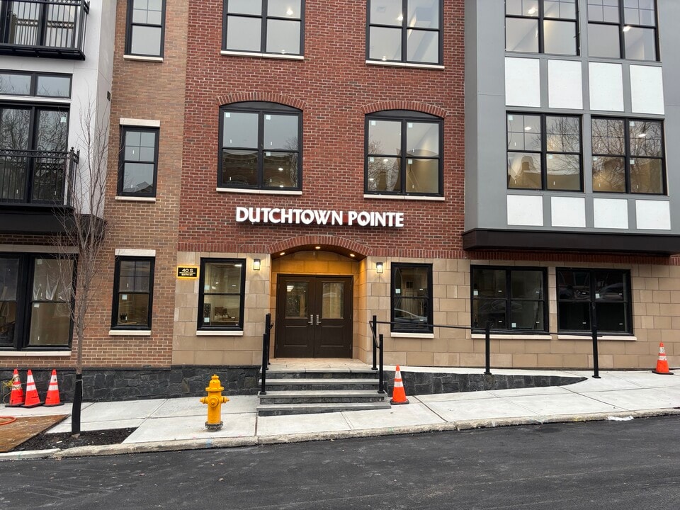 Dutchtowne Pointe in Easton, PA - Building Photo