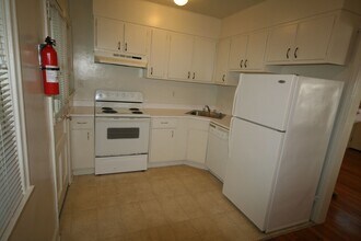812 W Markham Ave in Durham, NC - Building Photo - Building Photo