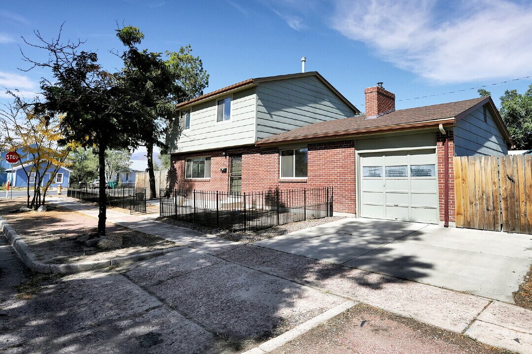 6 E Van Buren St in Colorado Springs, CO - Building Photo