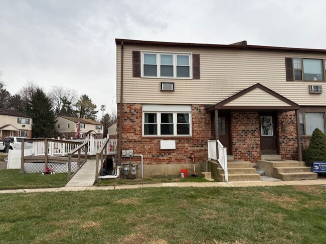 31 Thomas Rd in Aston, PA - Building Photo - Building Photo