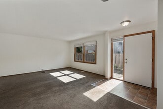 3750 S 81st St in Milwaukee, WI - Building Photo - Building Photo