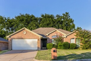 1808 Cancun Dr in Mansfield, TX - Building Photo