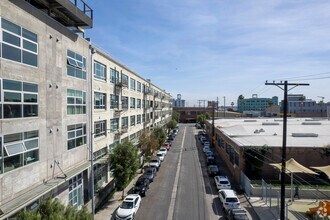 Barker Block in Los Angeles, CA - Foto de edificio - Building Photo