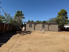 1110 W Ave P-14 in Palmdale, CA - Foto de edificio - Building Photo