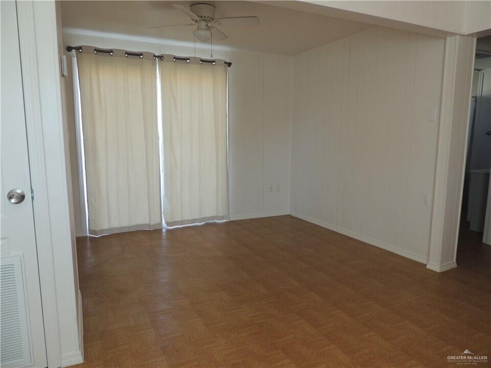 2617 N 7 1/2 St-Unit -A in McAllen, TX - Foto de edificio