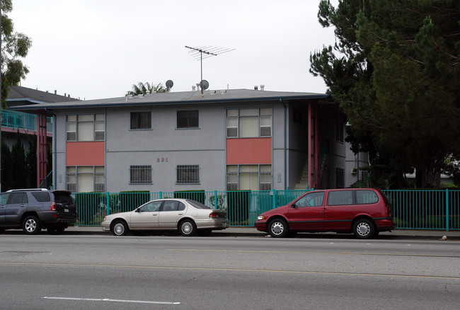 821 Centinela Ave in Inglewood, CA - Foto de edificio - Building Photo