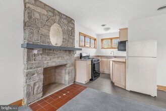 217 N Providence Rd in Wallingford, PA - Building Photo - Building Photo