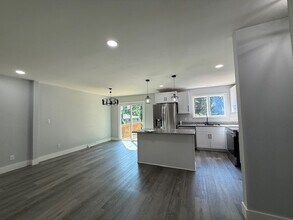305 Rollingwood Rd in Jamestown, NC - Building Photo - Building Photo