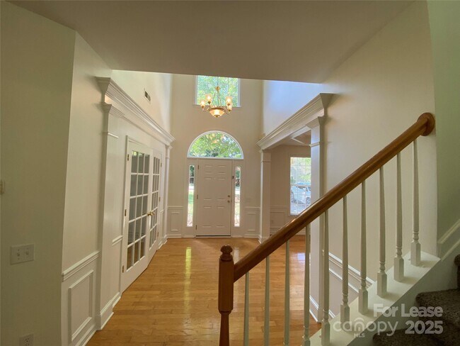 9901 Hazelview Dr in Charlotte, NC - Building Photo - Building Photo