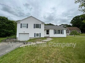150 Old Amherst Rd in Sunderland, MA - Building Photo