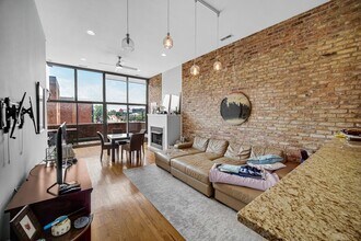1552 W Fullerton Ave in Chicago, IL - Building Photo - Building Photo