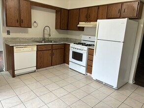 340 W Johnson St, Unit Apt. 2 in Palatine, IL - Building Photo - Building Photo