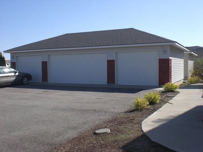 6340 W Trestle St in Rathdrum, ID - Building Photo - Building Photo
